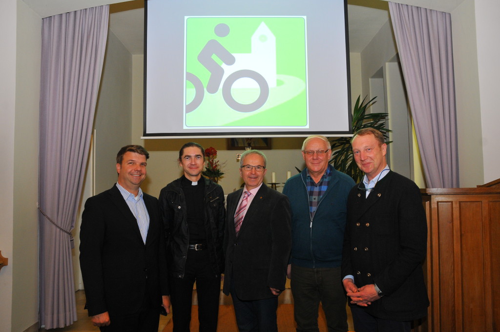 Der Gründungsvorstand am 19.11.2015. (v.l.n.r: Uwe Bergmann, Pfr. Piotr Kownacki, Pfr. Georg Ander-Molnár, Stefan Frohnapfel, Dr. Jan Olischläger)